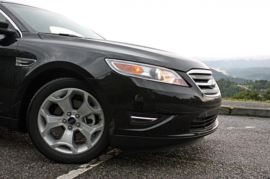  Ford Taurus 2010 года  (фото 5 из 161)